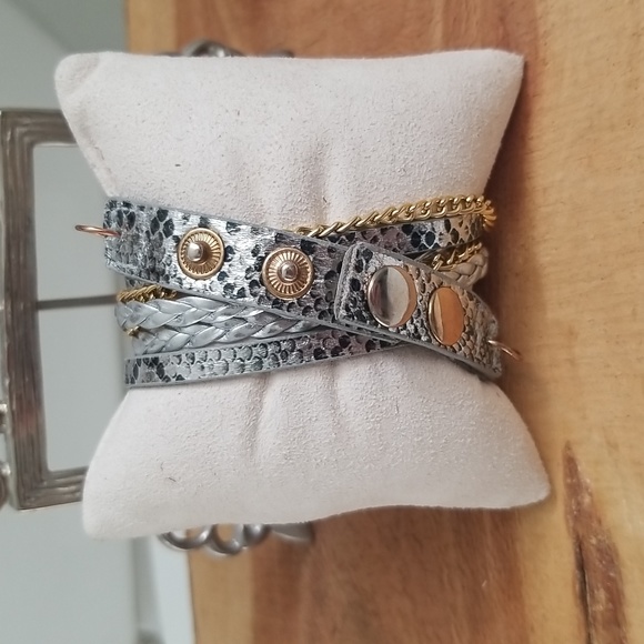 Fitbit Charge 2 Bundle With 7 Interchangeable Bands and USB Charger. - Picture 8 of 16